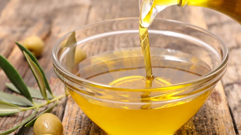 تصویر 1 از روغن زیتون فرابکر فومنات تهیه شده از زیتون تازه